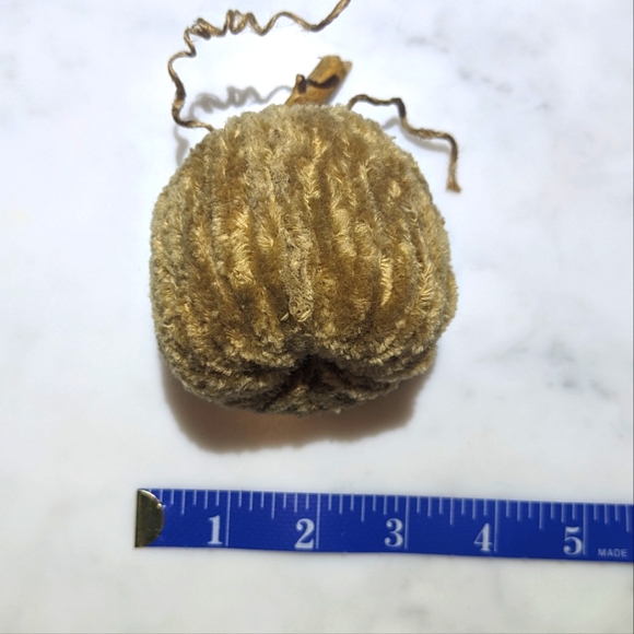 Primitive Fall Decor / Handmade Pumpkin / Yarn Pumpkin - Picture 9 of 9